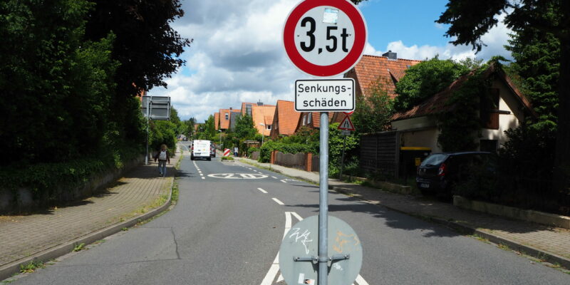 Der Ochtmisser Kirchsteig ist für den PKW-Verkehr nur noch eingeschränkt befahrbar © Cornehl/Ellerbrock