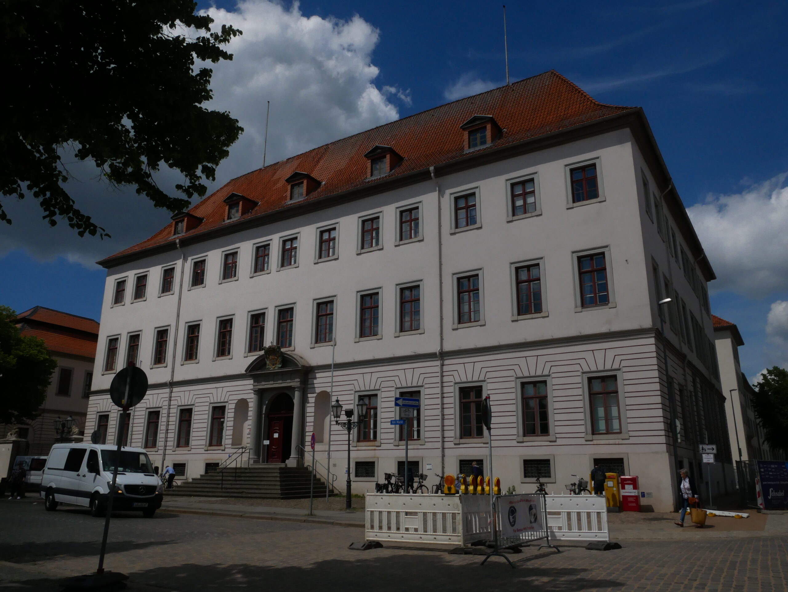 Das zwischen 1693 und 1696 errichtete Schloss, heute dient es als Landgericht © Behrens/Groesgen