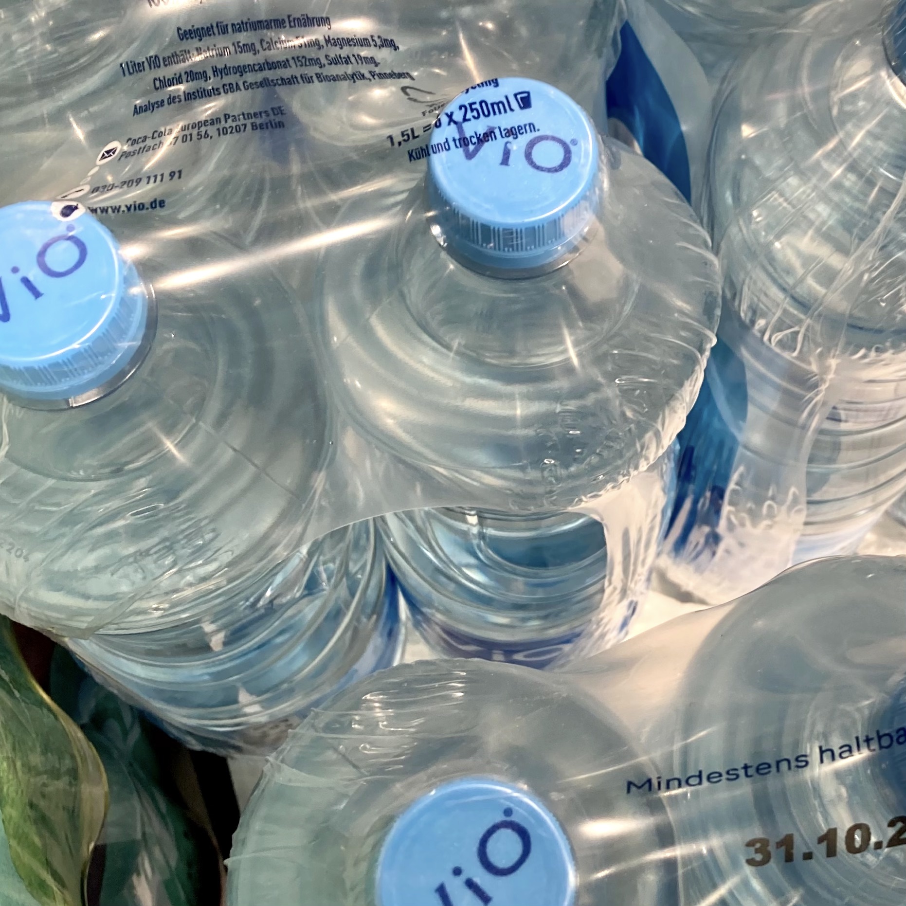 Abgepackte ViO Mineralwasser Flaschen © Krause